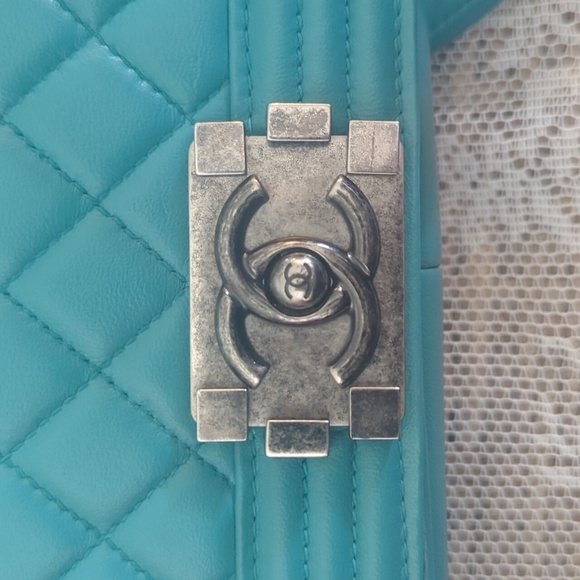Chanel Boy Bag Turquoise Quilted Lambskin Authentic Rare Like New - Picture 6 of 12